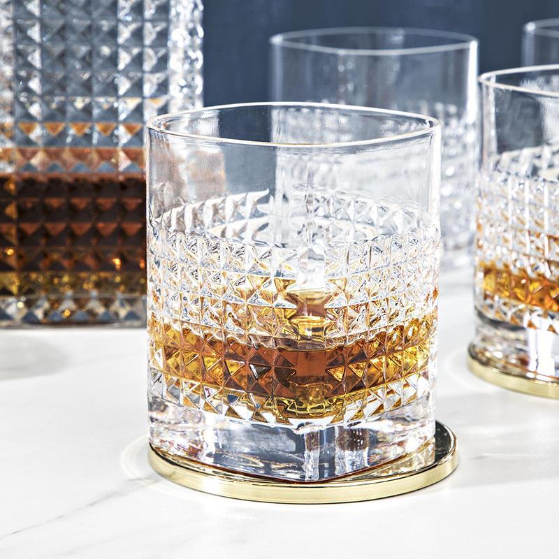 Whiskyglas der Serie Mixology Elixir mit Whisky gefüllt