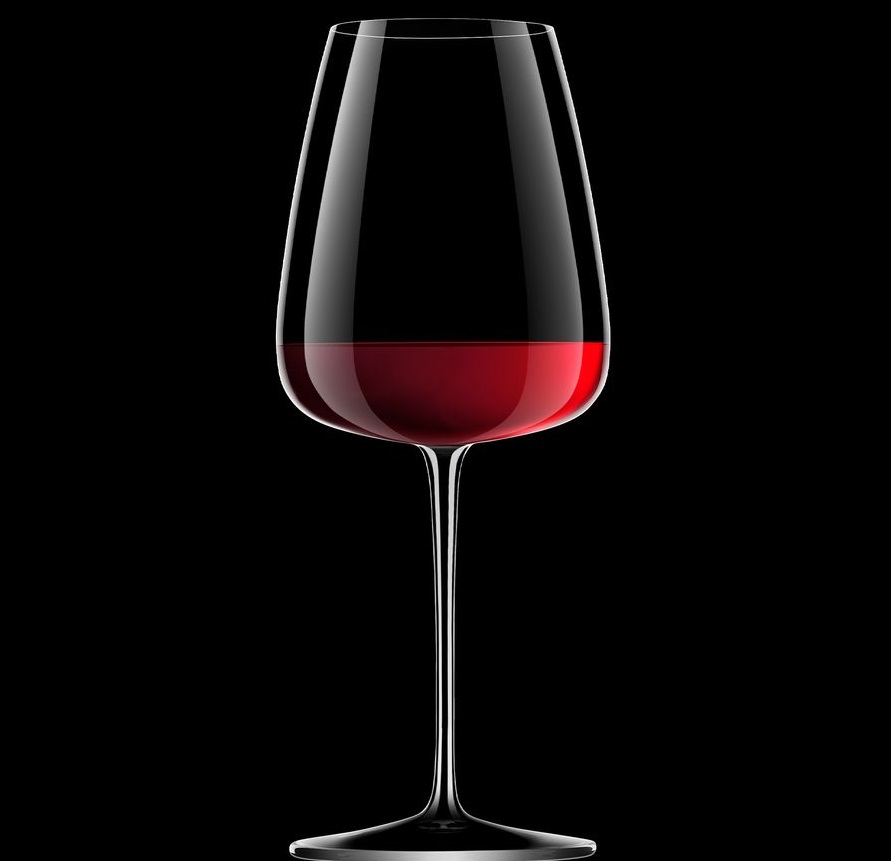 Rotweinglas, I Meravigliosi, Sangiovese Chianti 550 ml, mit Rotwein gefüllt, schwarzer Hintergrund
