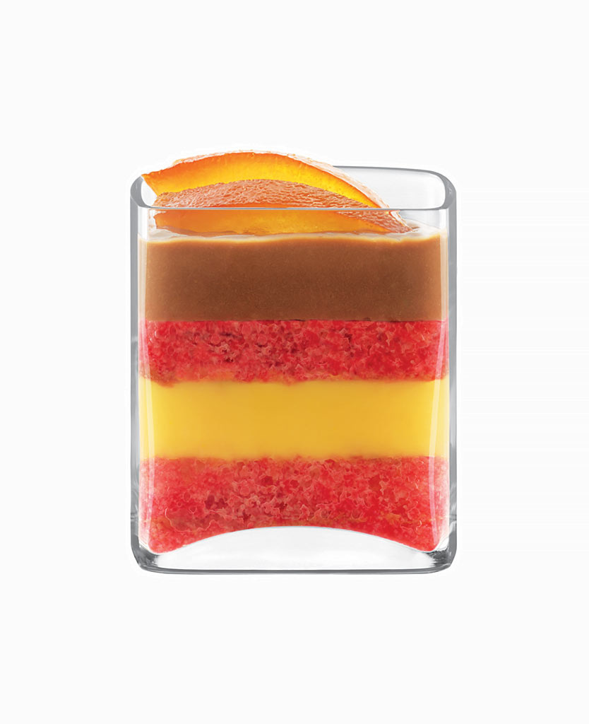 Glasschale, viereckig, 130 ml, gefüllt mit Schichtdessert in unterschiedlich farbigen Lagen